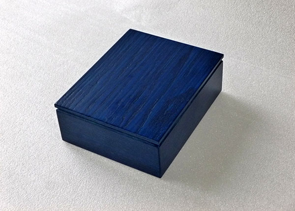 scatola in legno blu